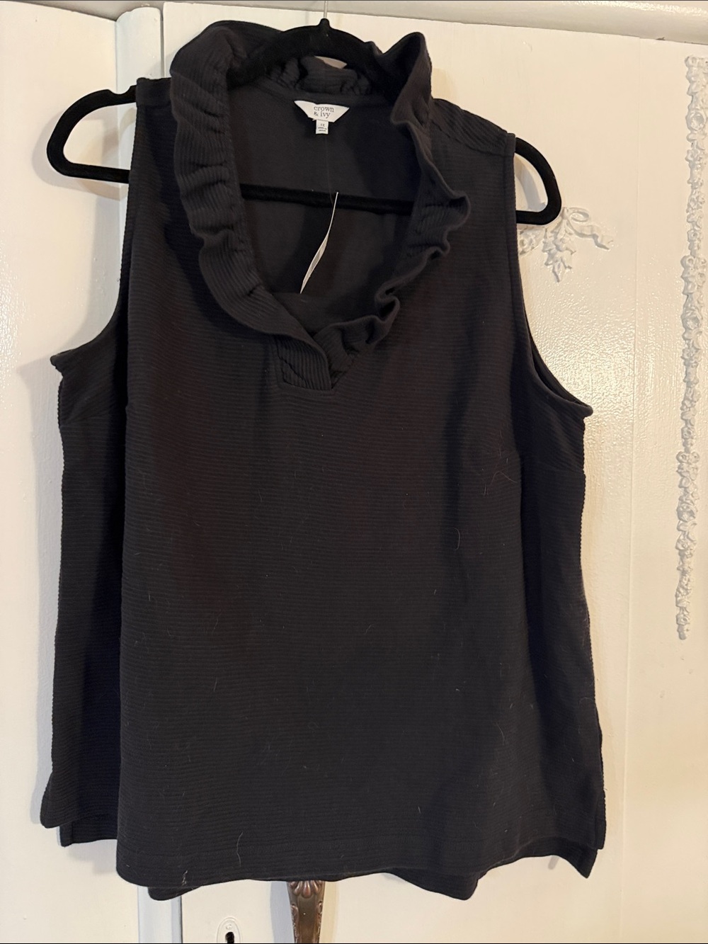 crown & ivy Black Ruffled V-Neck Sleeveless Top